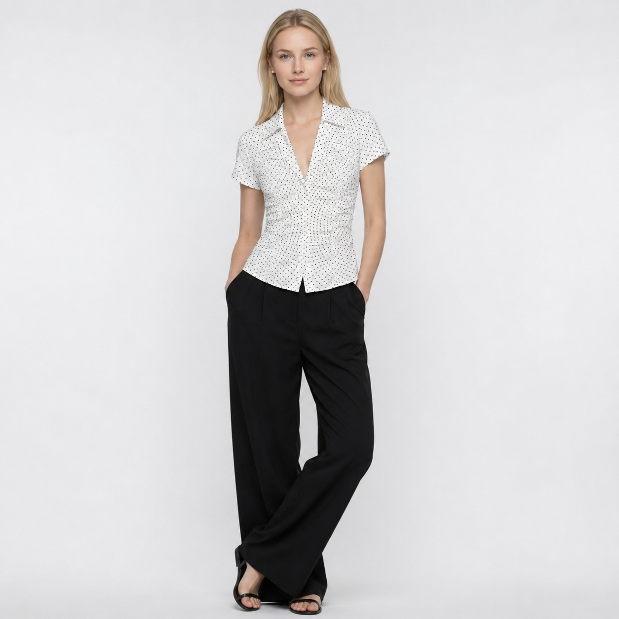 Blusa Blanca de Puntos para Mujer con Diseño Fruncido